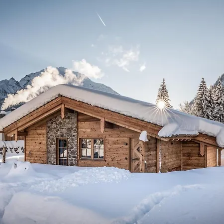 Benglerwald Berg Chaletdorf * Bach (Tyrol)