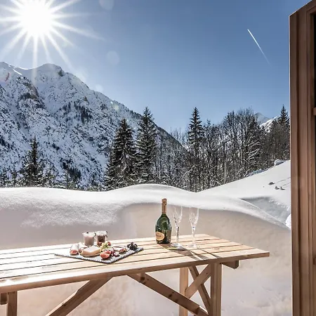 Benglerwald Berg Chaletdorf * Bach (Tyrol)